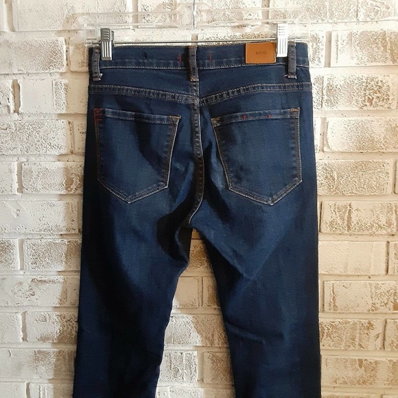 BDG- Urban Outfitters 26/30 High Rise Cigarette Ankle Jeans, Medium Wash - Picture 2 of 7